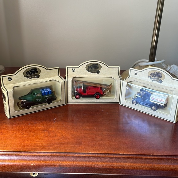 Chevron Commemorative Collection Die Cast Vehicles - 1 pkg of 3 Trucks - Picture 13 of 14